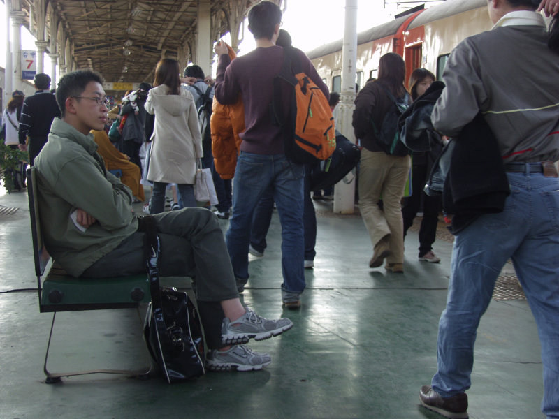台灣鐵路旅遊攝影台中火車站月台旅客2004年攝影照片222
