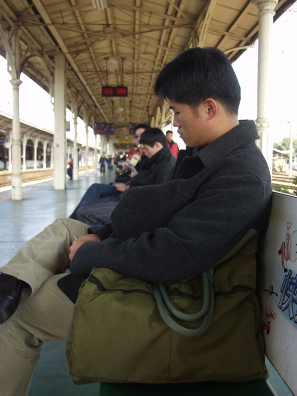 台灣鐵路旅遊攝影台中火車站月台旅客2004年攝影照片223