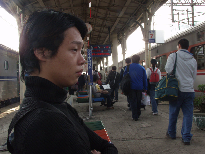 台灣鐵路旅遊攝影台中火車站月台旅客2004年攝影照片232