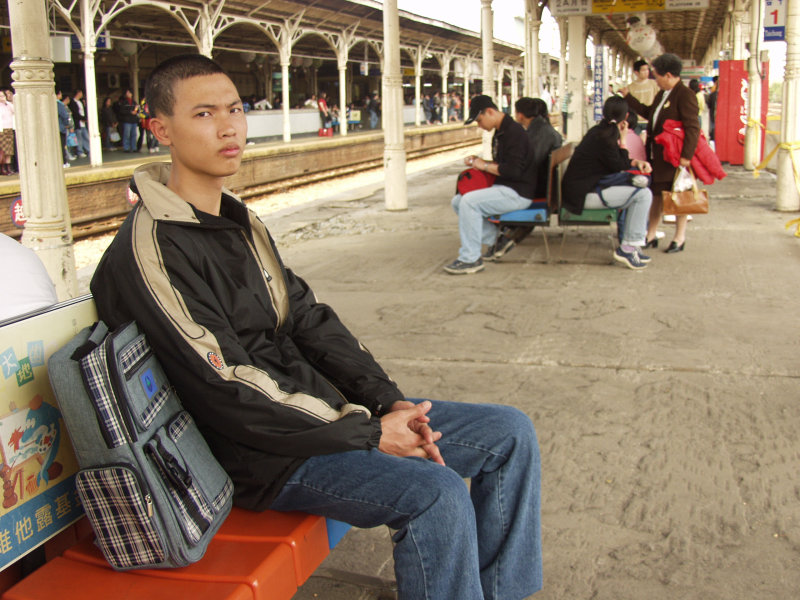台灣鐵路旅遊攝影台中火車站月台旅客2004年攝影照片233