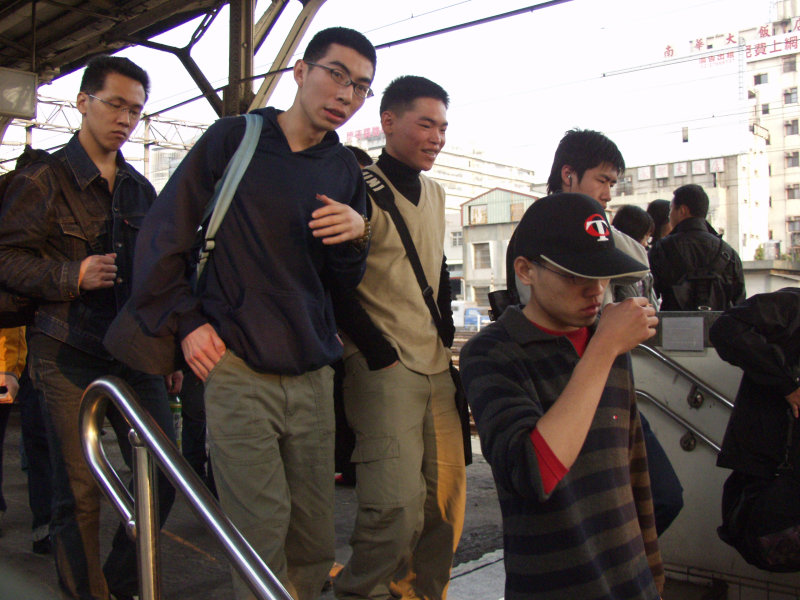 台灣鐵路旅遊攝影台中火車站月台旅客2004年攝影照片235