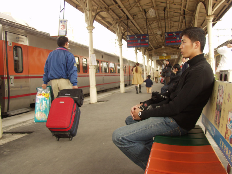 台灣鐵路旅遊攝影台中火車站月台旅客2004年攝影照片242