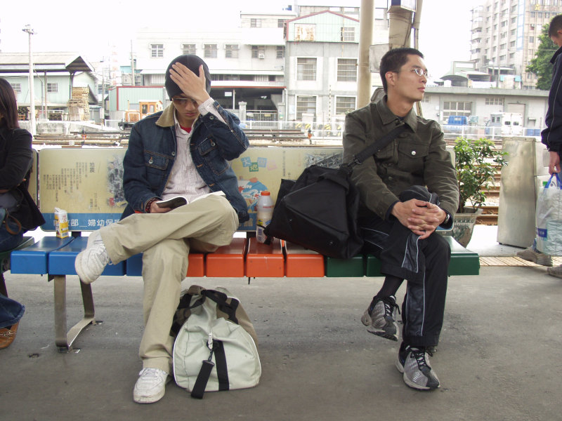 台灣鐵路旅遊攝影台中火車站月台旅客2004年攝影照片244