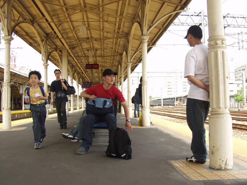 台灣鐵路旅遊攝影台中火車站月台旅客2004年攝影照片260