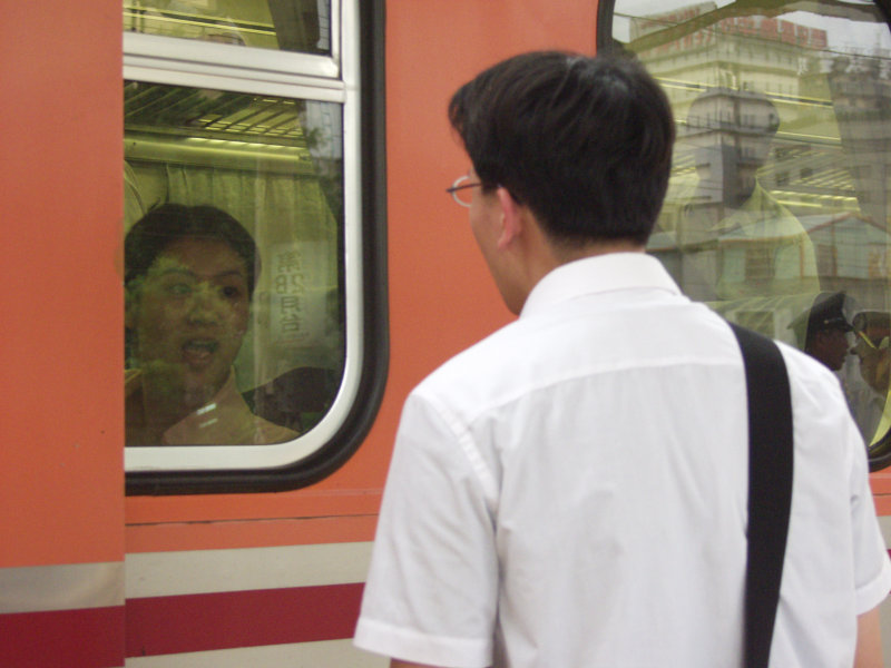 台灣鐵路旅遊攝影台中火車站月台旅客2004年攝影照片265