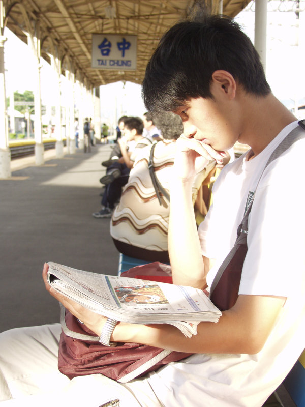 台灣鐵路旅遊攝影台中火車站月台旅客2004年攝影照片269