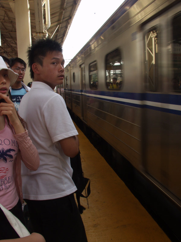 台灣鐵路旅遊攝影台中火車站月台旅客2004年攝影照片271