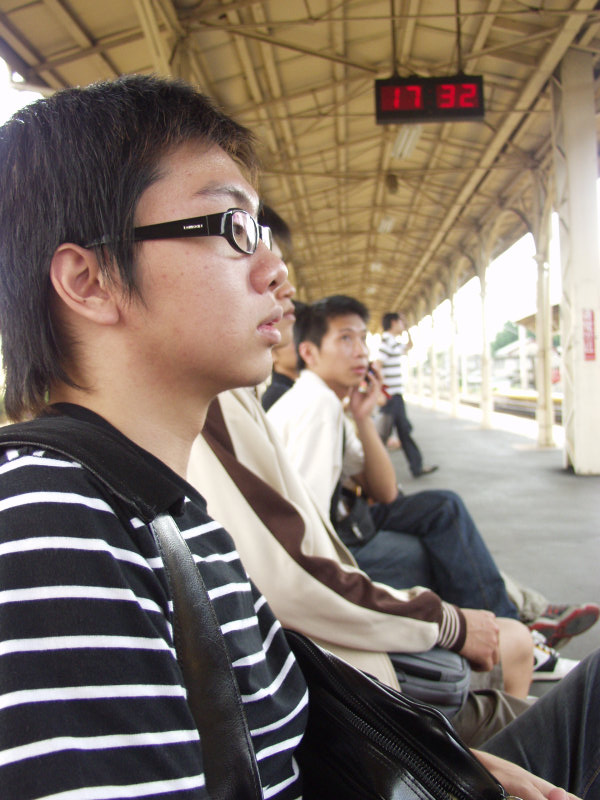 台灣鐵路旅遊攝影台中火車站月台旅客2004年攝影照片272