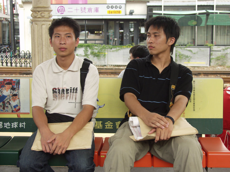 台灣鐵路旅遊攝影台中火車站月台旅客2004年攝影照片275