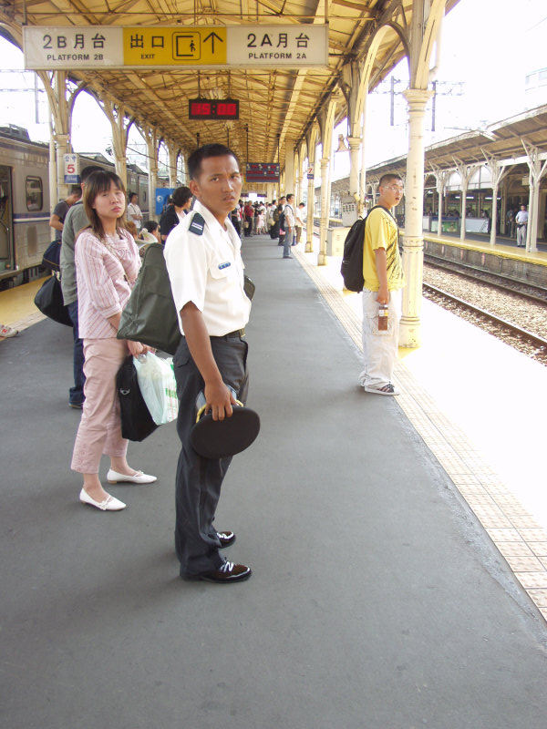 台灣鐵路旅遊攝影台中火車站月台旅客2004年攝影照片287