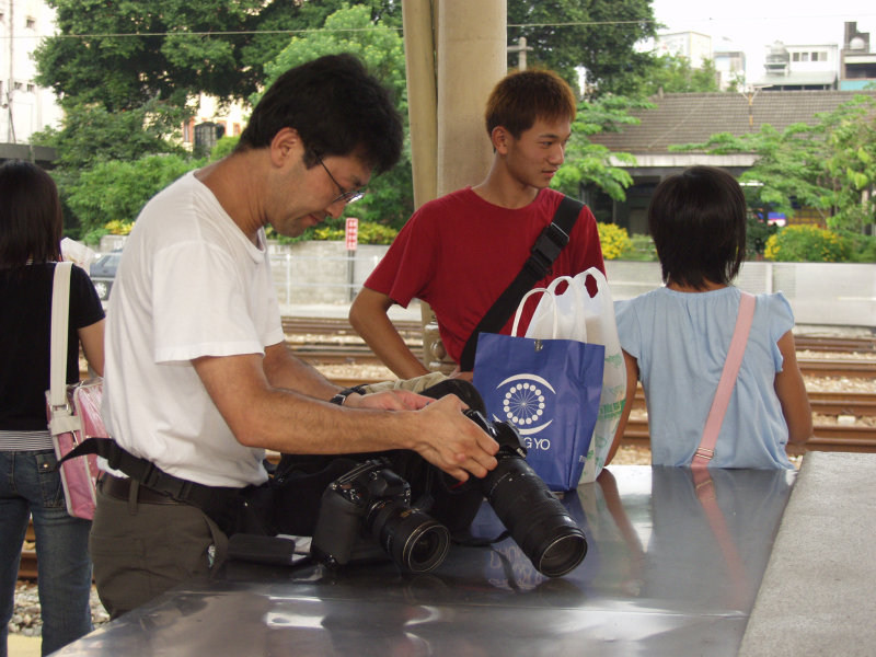 台灣鐵路旅遊攝影台中火車站月台旅客2004年攝影照片289