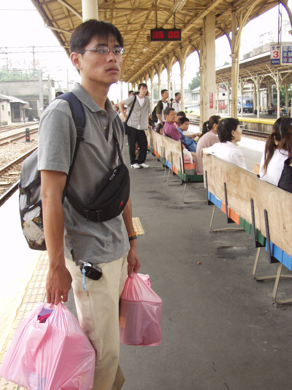 台灣鐵路旅遊攝影台中火車站月台旅客2004年攝影照片293