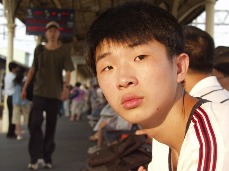 台灣鐵路旅遊攝影台中火車站月台旅客2004年攝影照片303
