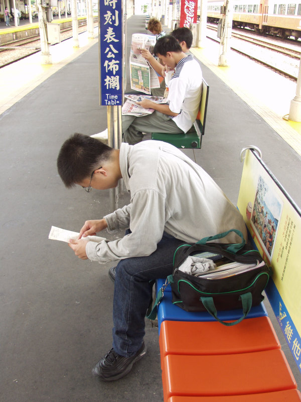台灣鐵路旅遊攝影台中火車站月台旅客2004年攝影照片304