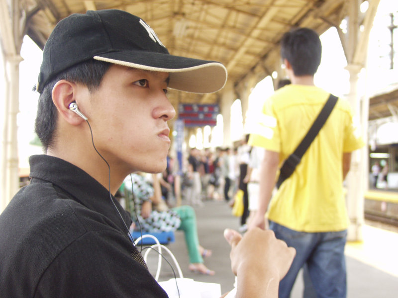 台灣鐵路旅遊攝影台中火車站月台旅客2004年攝影照片307