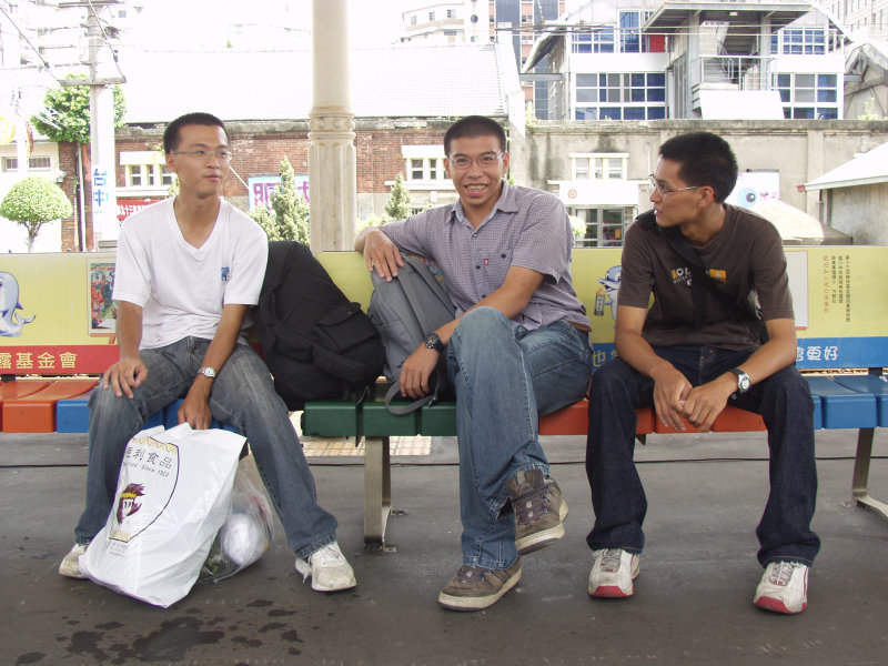 台灣鐵路旅遊攝影台中火車站月台旅客2004年攝影照片310
