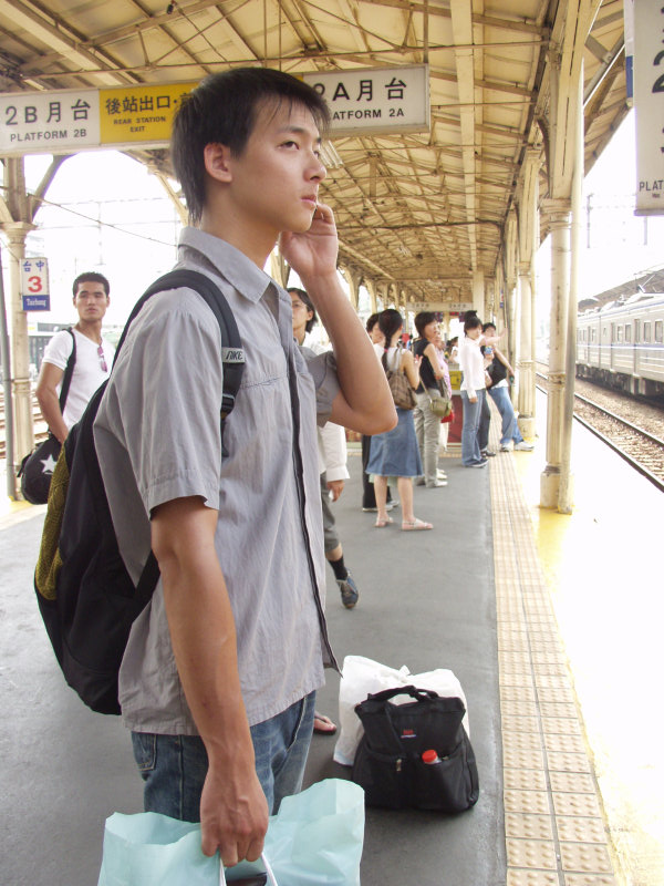 台灣鐵路旅遊攝影台中火車站月台旅客2004年攝影照片317