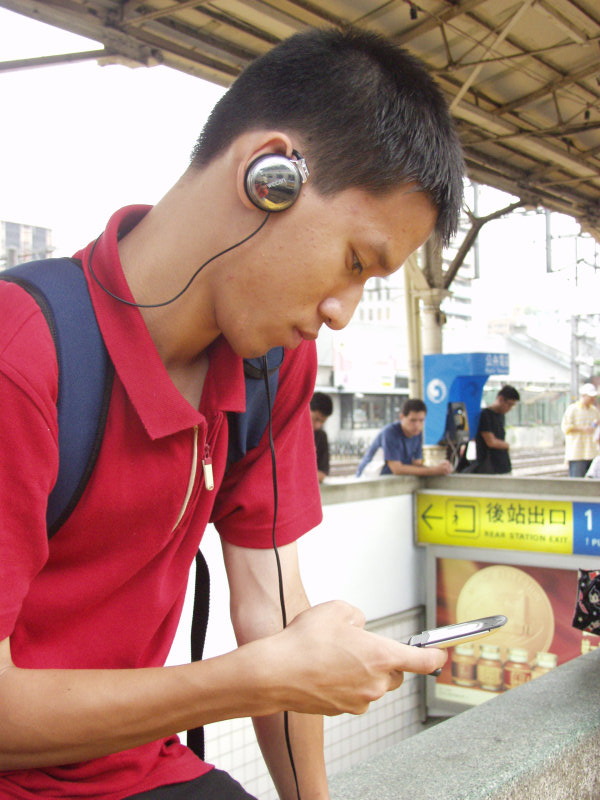 台灣鐵路旅遊攝影台中火車站月台旅客2004年攝影照片327