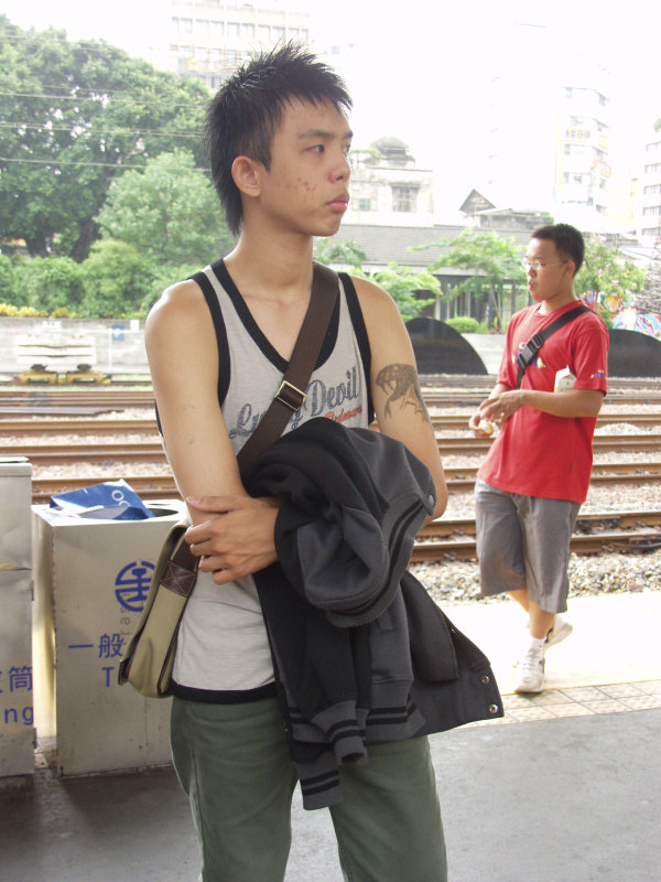 台灣鐵路旅遊攝影台中火車站月台旅客2004年攝影照片330
