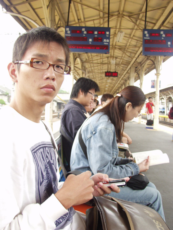 台灣鐵路旅遊攝影台中火車站月台旅客2004年攝影照片331