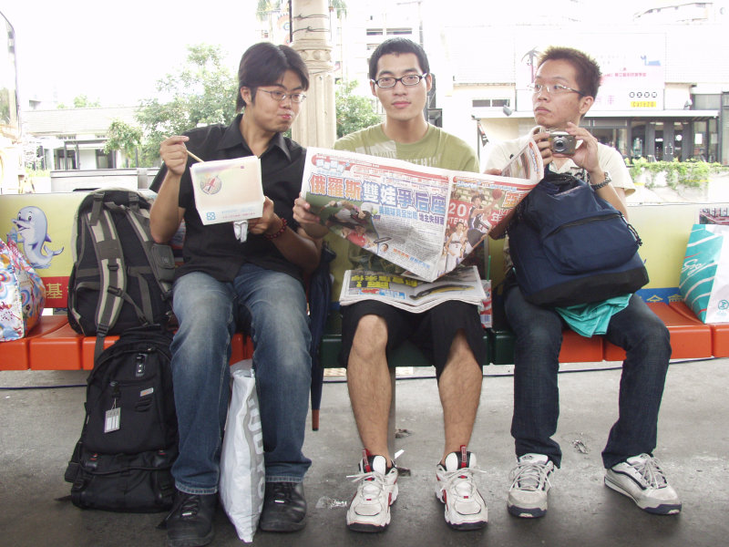 台灣鐵路旅遊攝影台中火車站月台旅客2004年攝影照片336