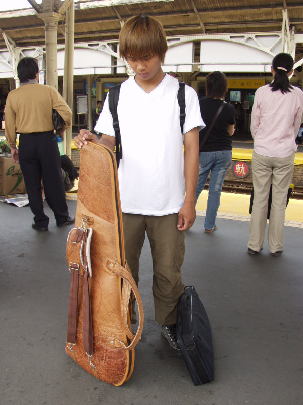 台灣鐵路旅遊攝影台中火車站月台旅客2004年攝影照片341