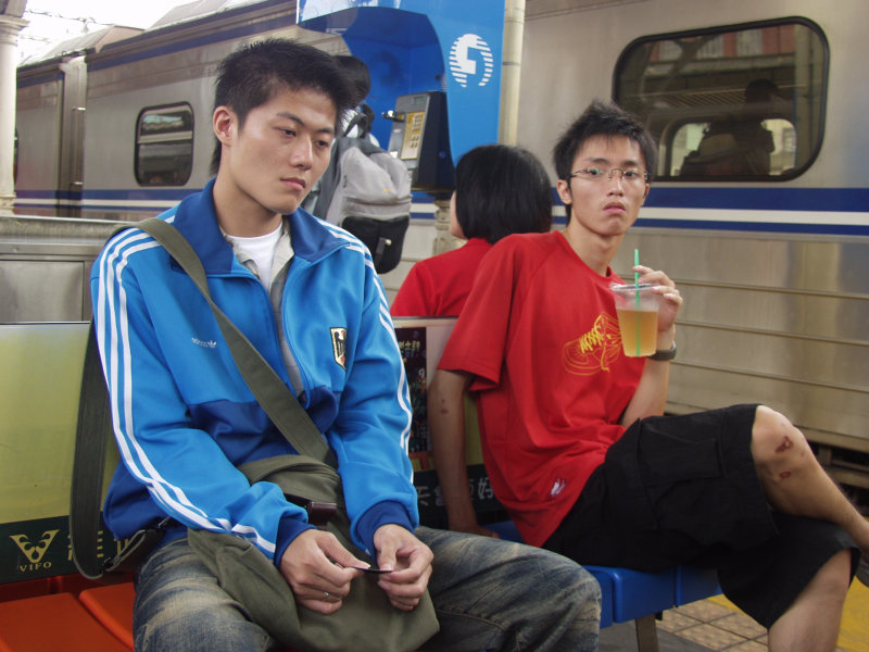 台灣鐵路旅遊攝影台中火車站月台旅客2004年攝影照片342