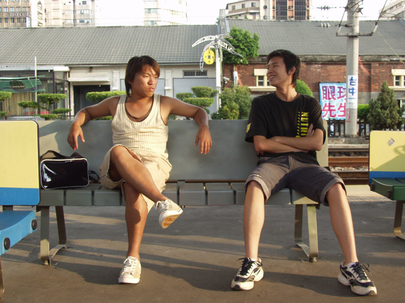 台灣鐵路旅遊攝影台中火車站月台旅客2004年攝影照片353
