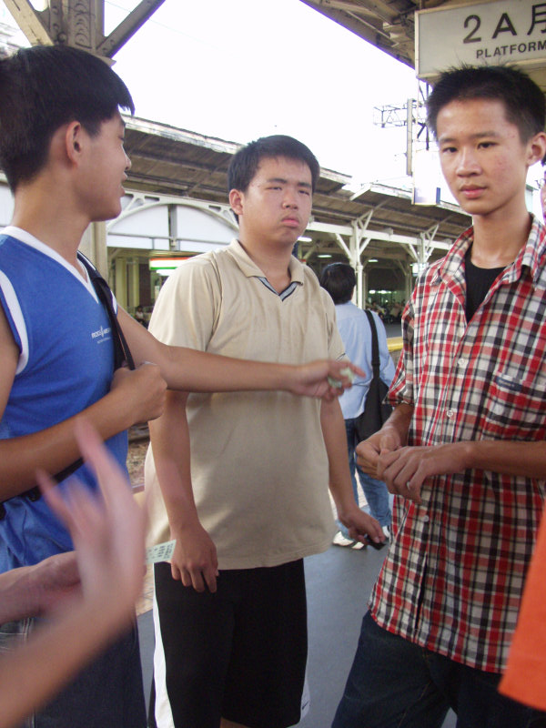 台灣鐵路旅遊攝影台中火車站月台旅客2004年攝影照片358