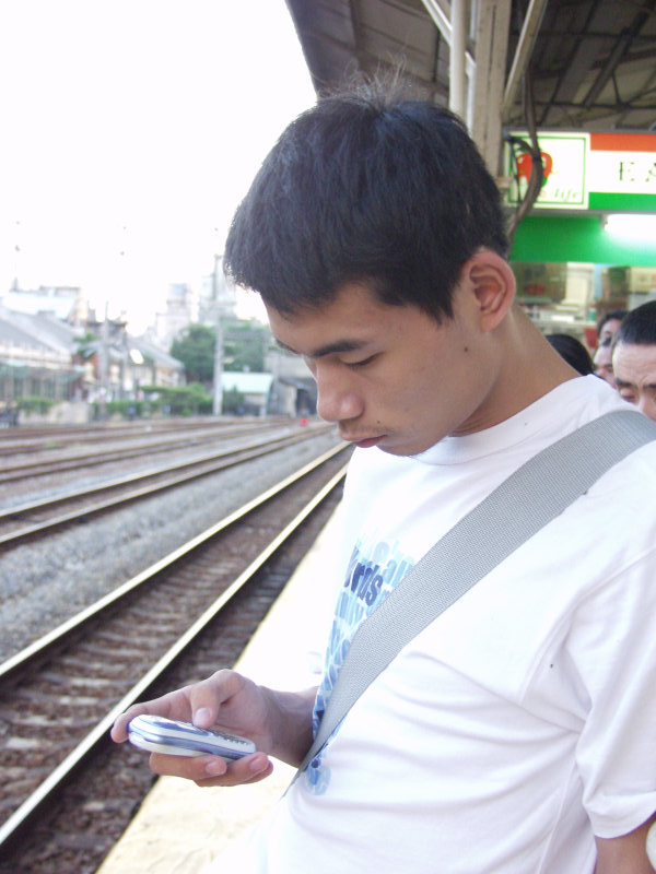 台灣鐵路旅遊攝影台中火車站月台旅客2004年攝影照片359