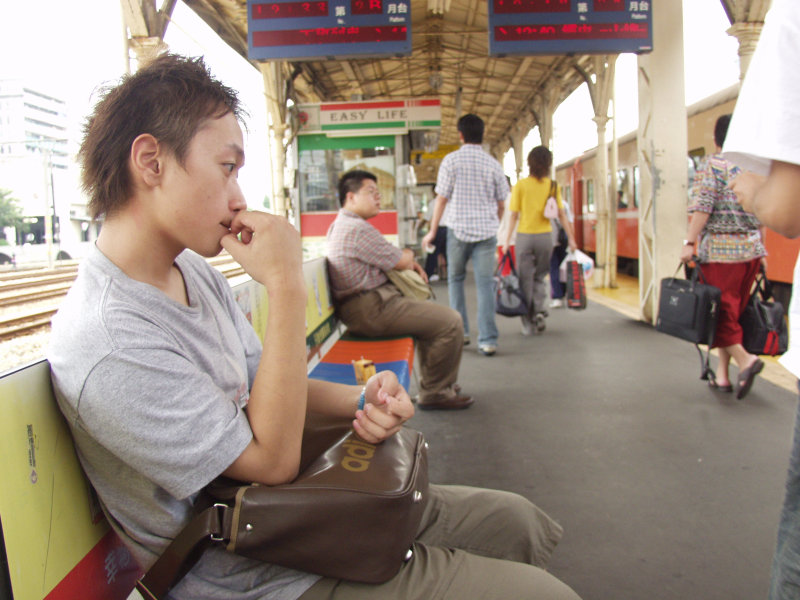 台灣鐵路旅遊攝影台中火車站月台旅客2004年攝影照片364