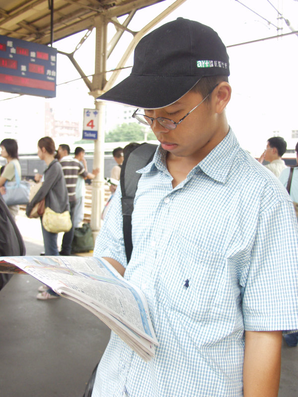 台灣鐵路旅遊攝影台中火車站月台旅客2004年攝影照片367