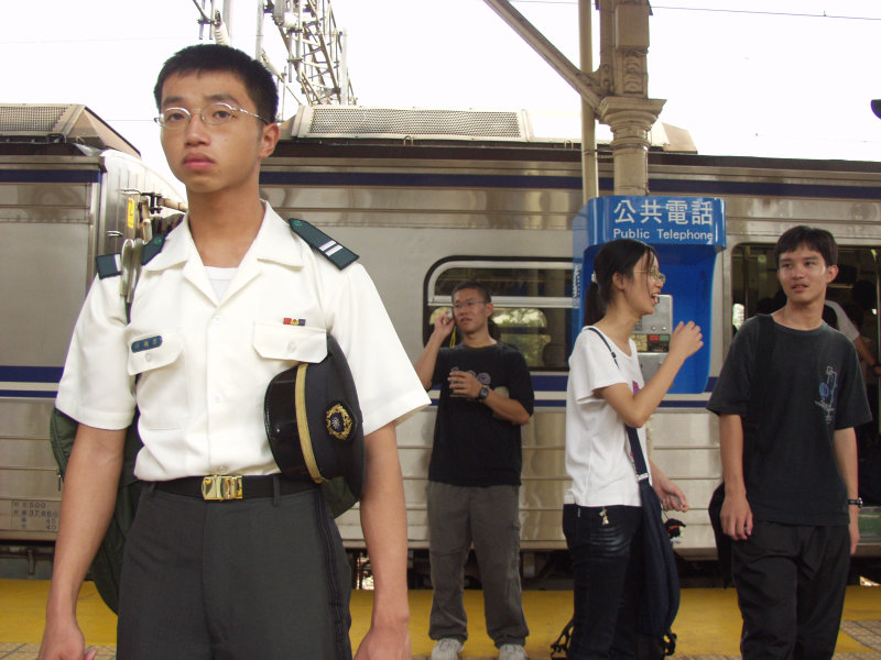 台灣鐵路旅遊攝影台中火車站月台旅客2004年攝影照片368