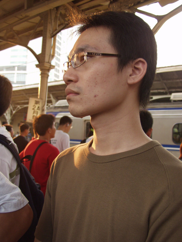 台灣鐵路旅遊攝影台中火車站月台旅客2004年攝影照片375