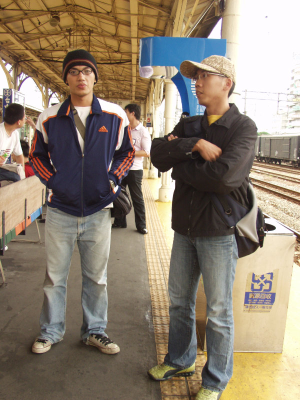 台灣鐵路旅遊攝影台中火車站月台旅客2004年攝影照片380