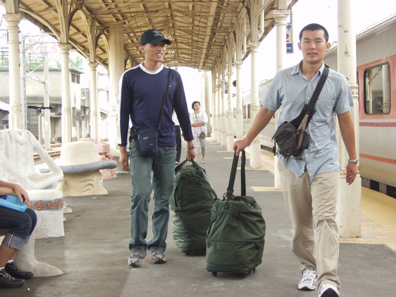 台灣鐵路旅遊攝影台中火車站月台旅客2004年攝影照片390