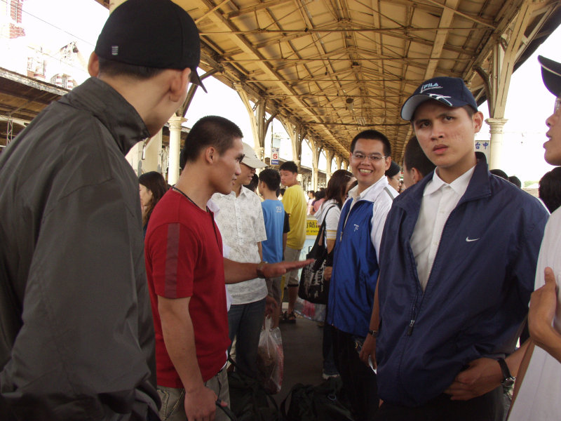 台灣鐵路旅遊攝影台中火車站月台旅客2004年攝影照片396