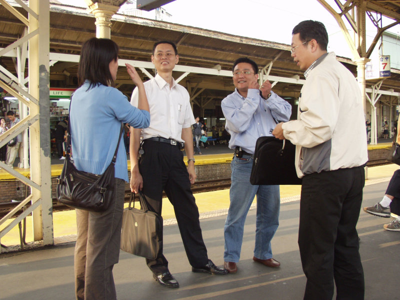 台灣鐵路旅遊攝影台中火車站月台旅客2004年攝影照片428