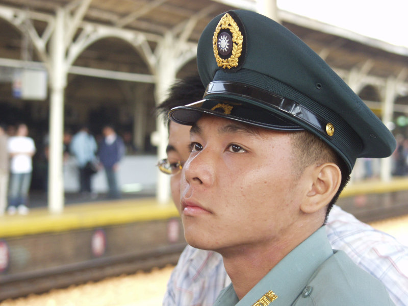 台灣鐵路旅遊攝影台中火車站月台旅客2004年攝影照片442