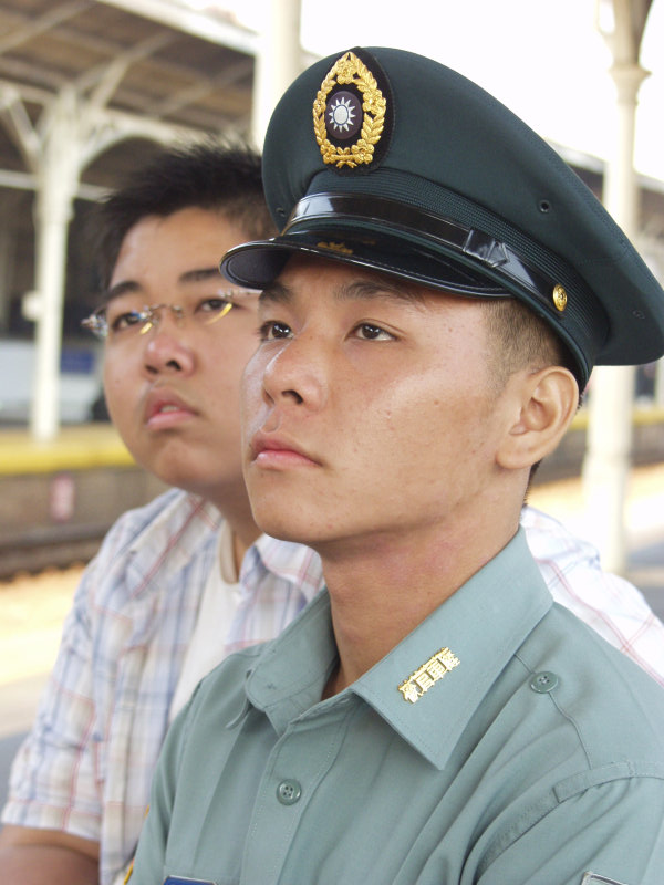 台灣鐵路旅遊攝影台中火車站月台旅客2004年攝影照片443