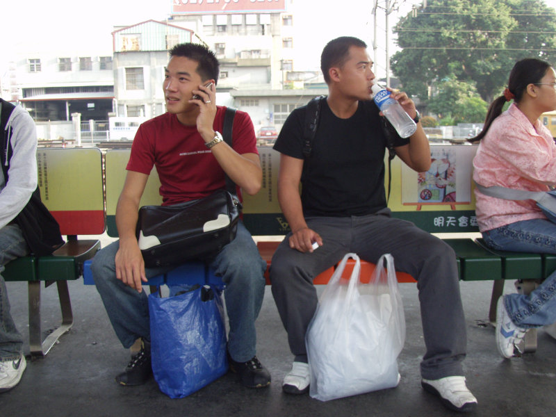 台灣鐵路旅遊攝影台中火車站月台旅客2004年攝影照片448