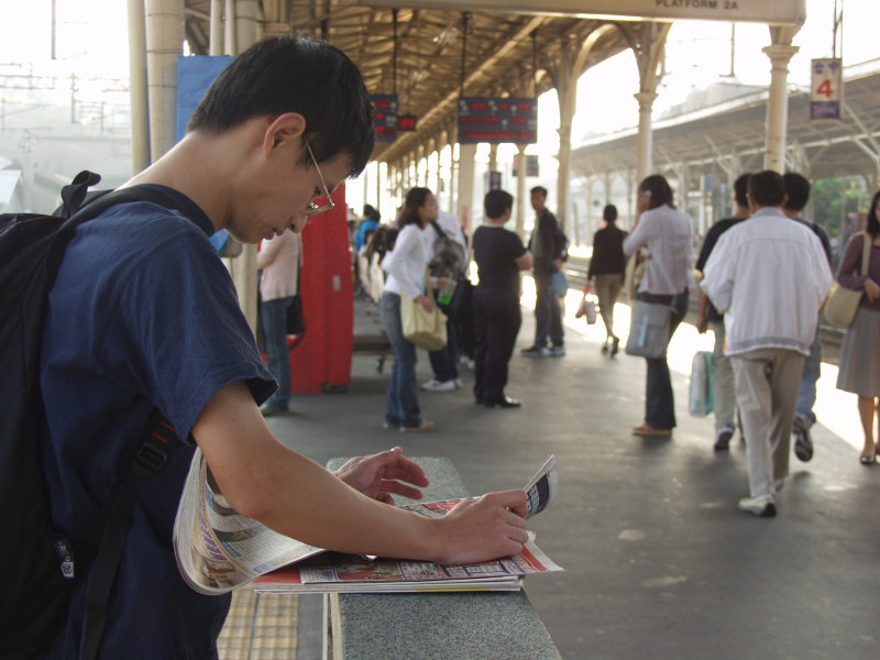 台灣鐵路旅遊攝影台中火車站月台旅客2004年攝影照片449
