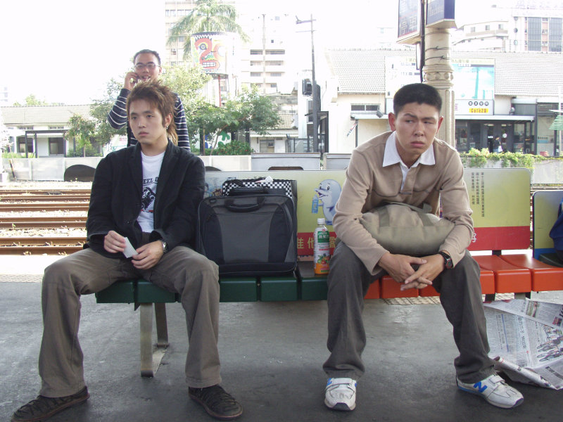台灣鐵路旅遊攝影台中火車站月台旅客2004年攝影照片458