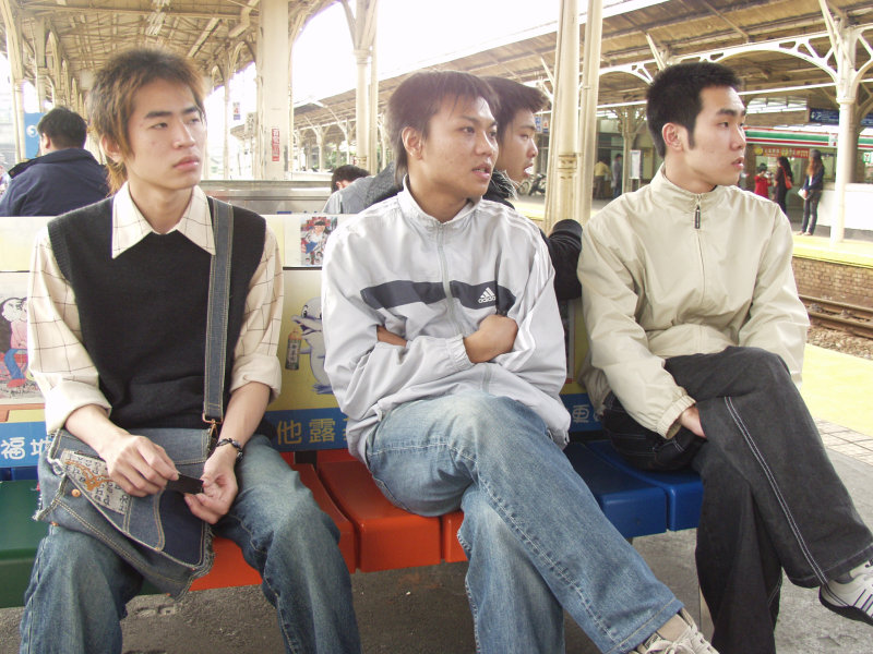 台灣鐵路旅遊攝影台中火車站月台旅客2004年攝影照片475