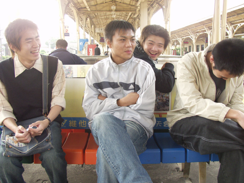 台灣鐵路旅遊攝影台中火車站月台旅客2004年攝影照片476
