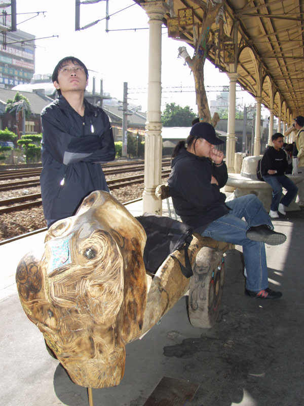 台灣鐵路旅遊攝影台中火車站月台旅客2004年攝影照片477