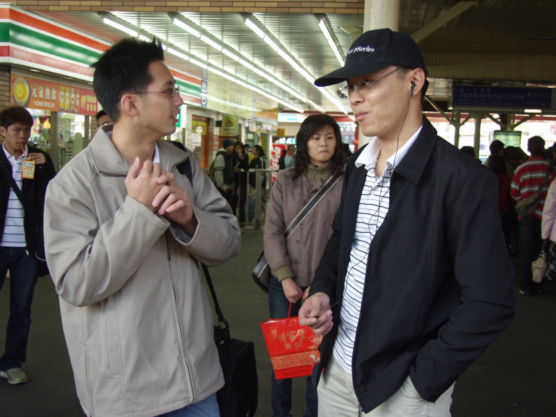 台灣鐵路旅遊攝影台中火車站月台旅客2004年攝影照片485