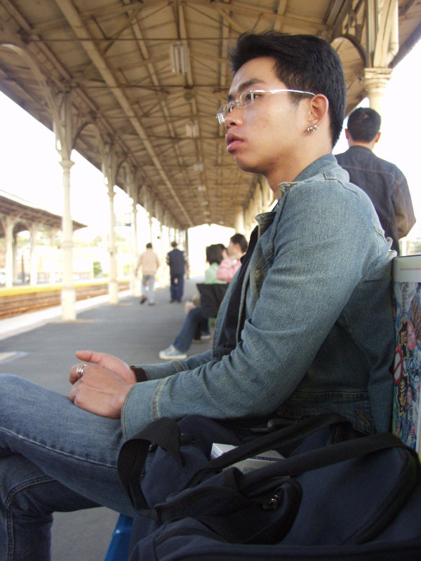 台灣鐵路旅遊攝影台中火車站月台旅客2004年攝影照片499