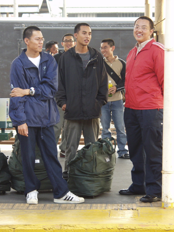台灣鐵路旅遊攝影台中火車站月台旅客2004年攝影照片504