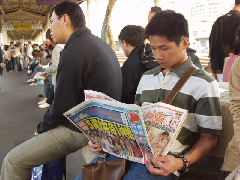 台灣鐵路旅遊攝影台中火車站月台旅客2004年攝影照片506
